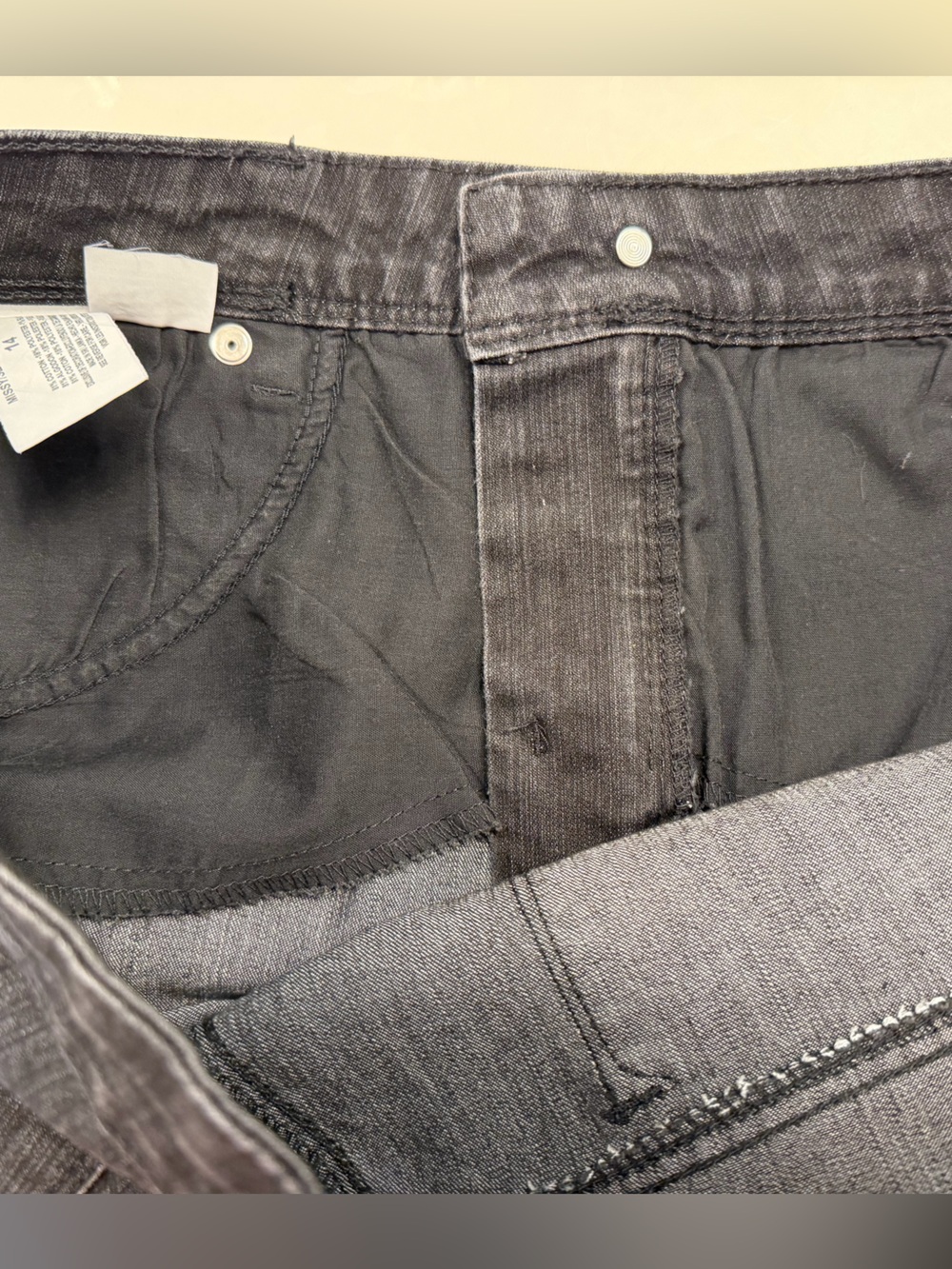 Gloria Vanderbilt Black embellished capri jeans Sz 14 - Picture 6 of 7